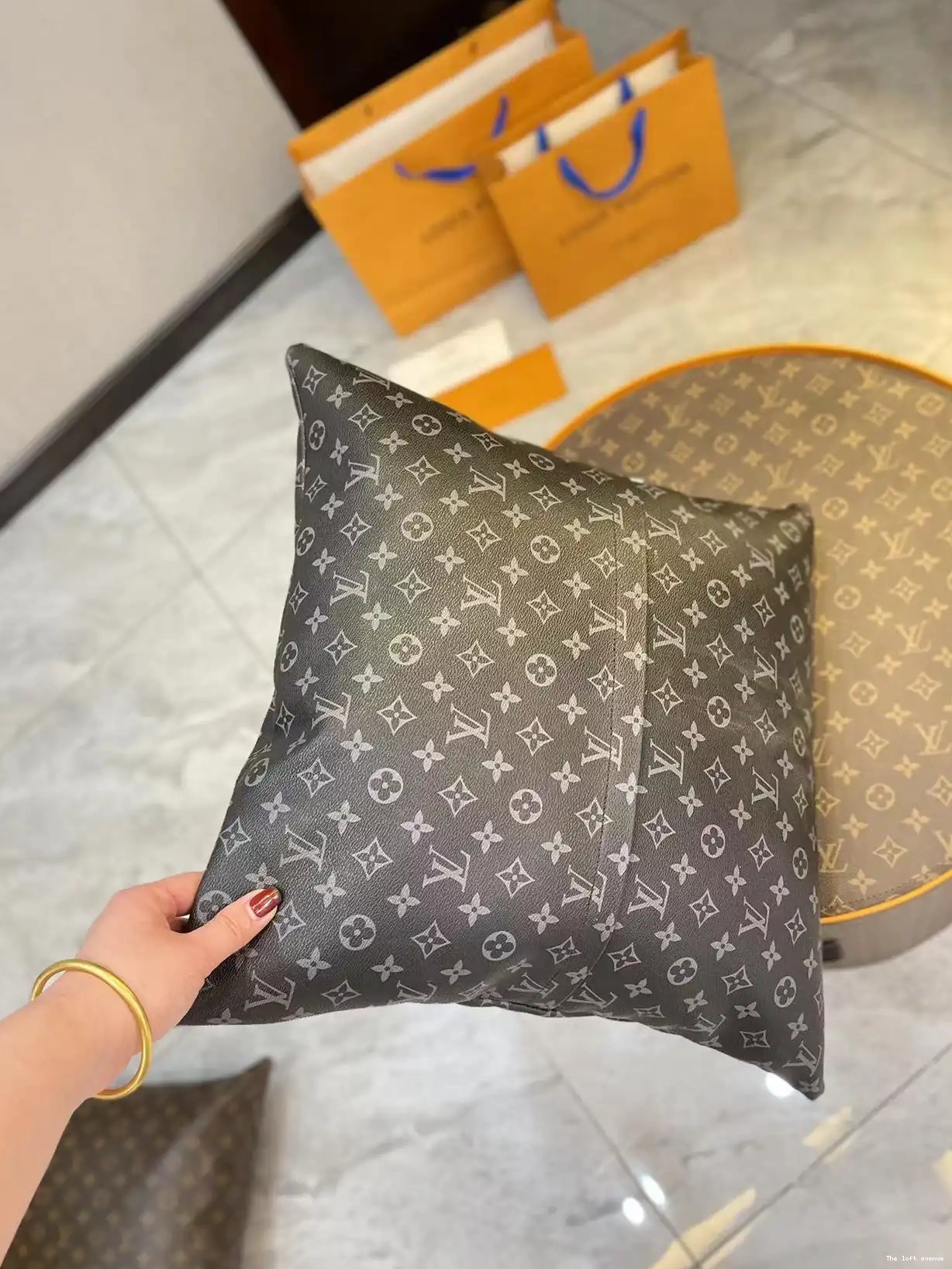 VIVIENNE CUSTOM PILLOW LV 0526